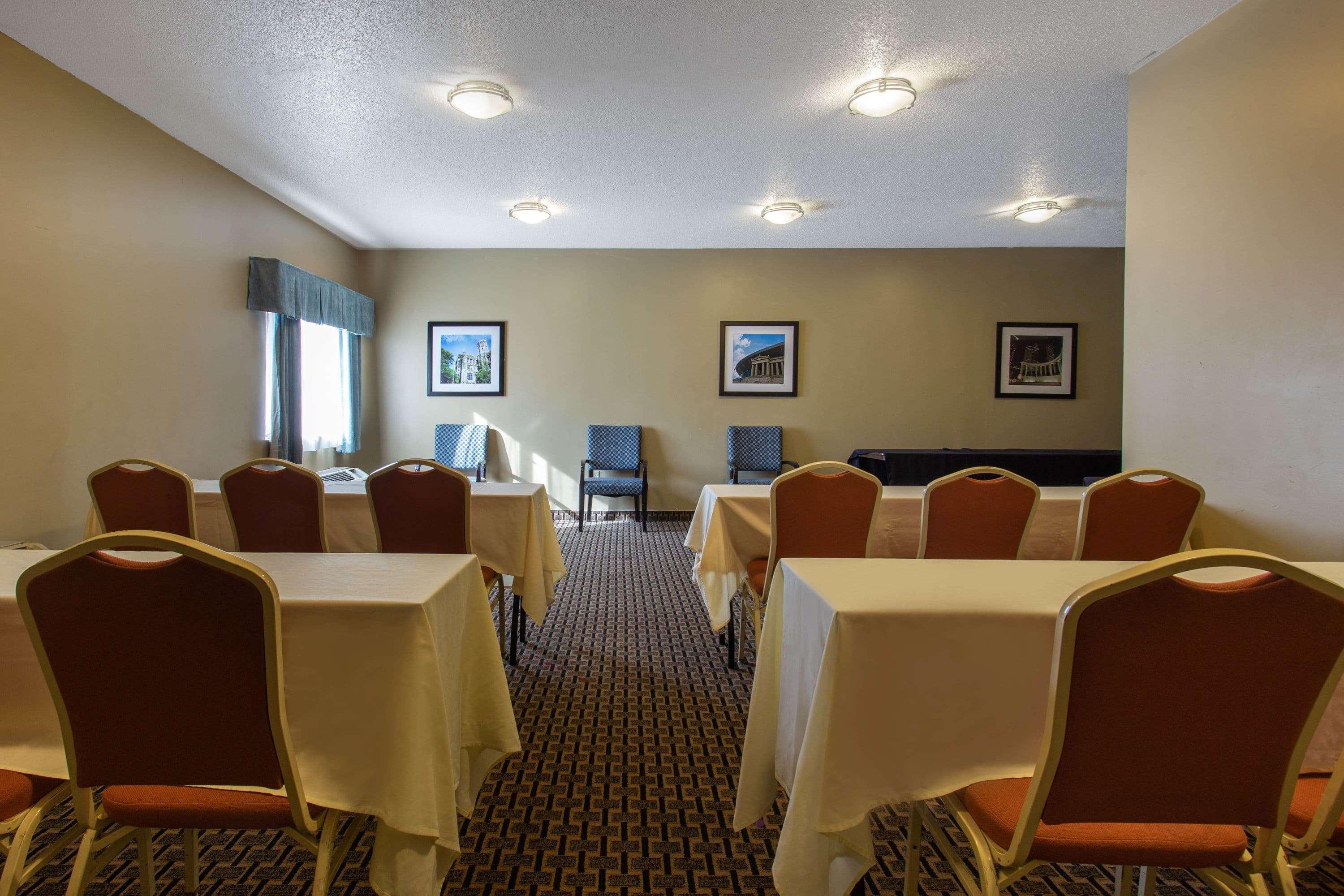Ramada By Wyndham Glendale Heights/Lombard Hotel Exterior photo