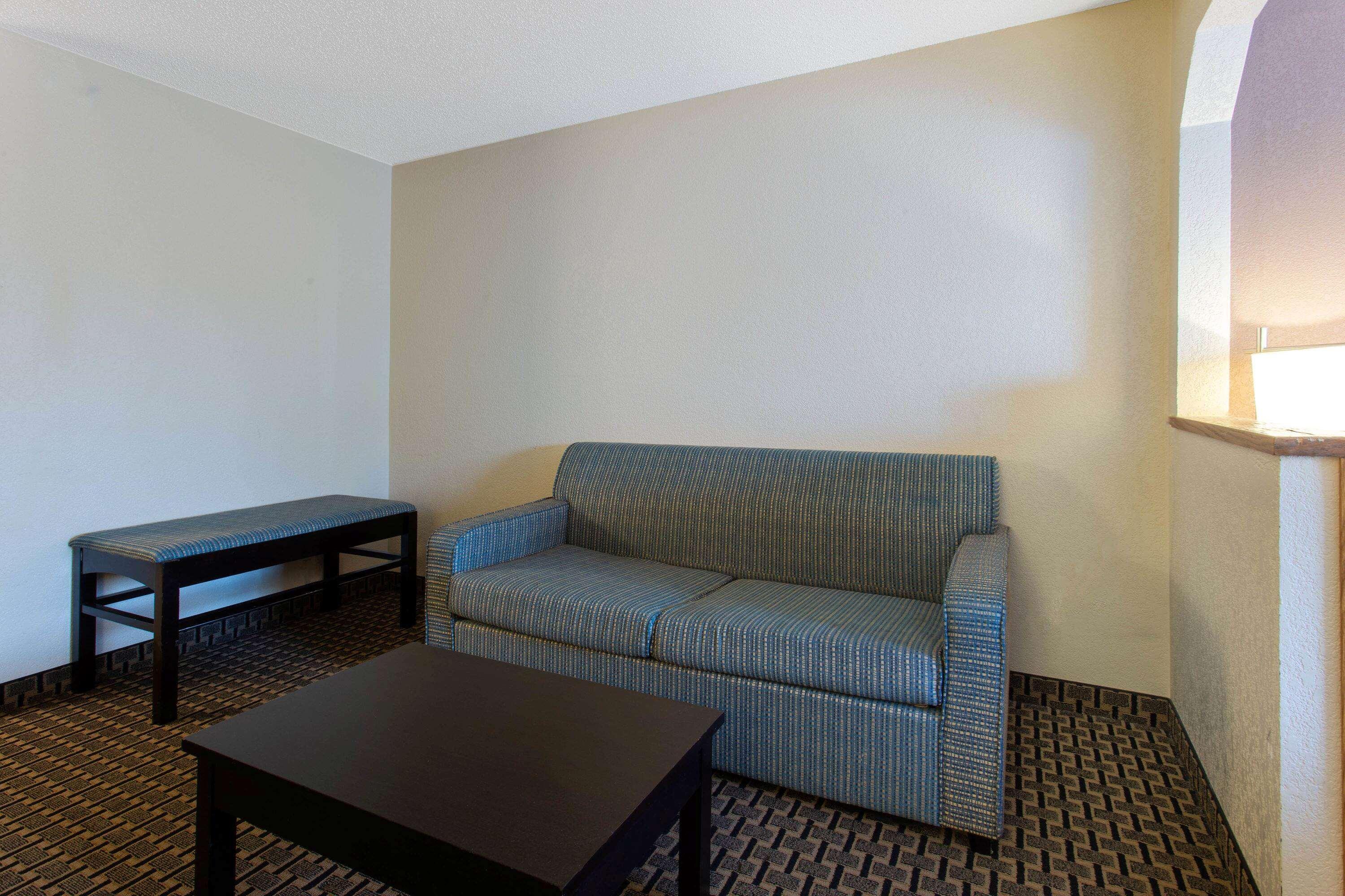 Ramada By Wyndham Glendale Heights/Lombard Hotel Exterior photo