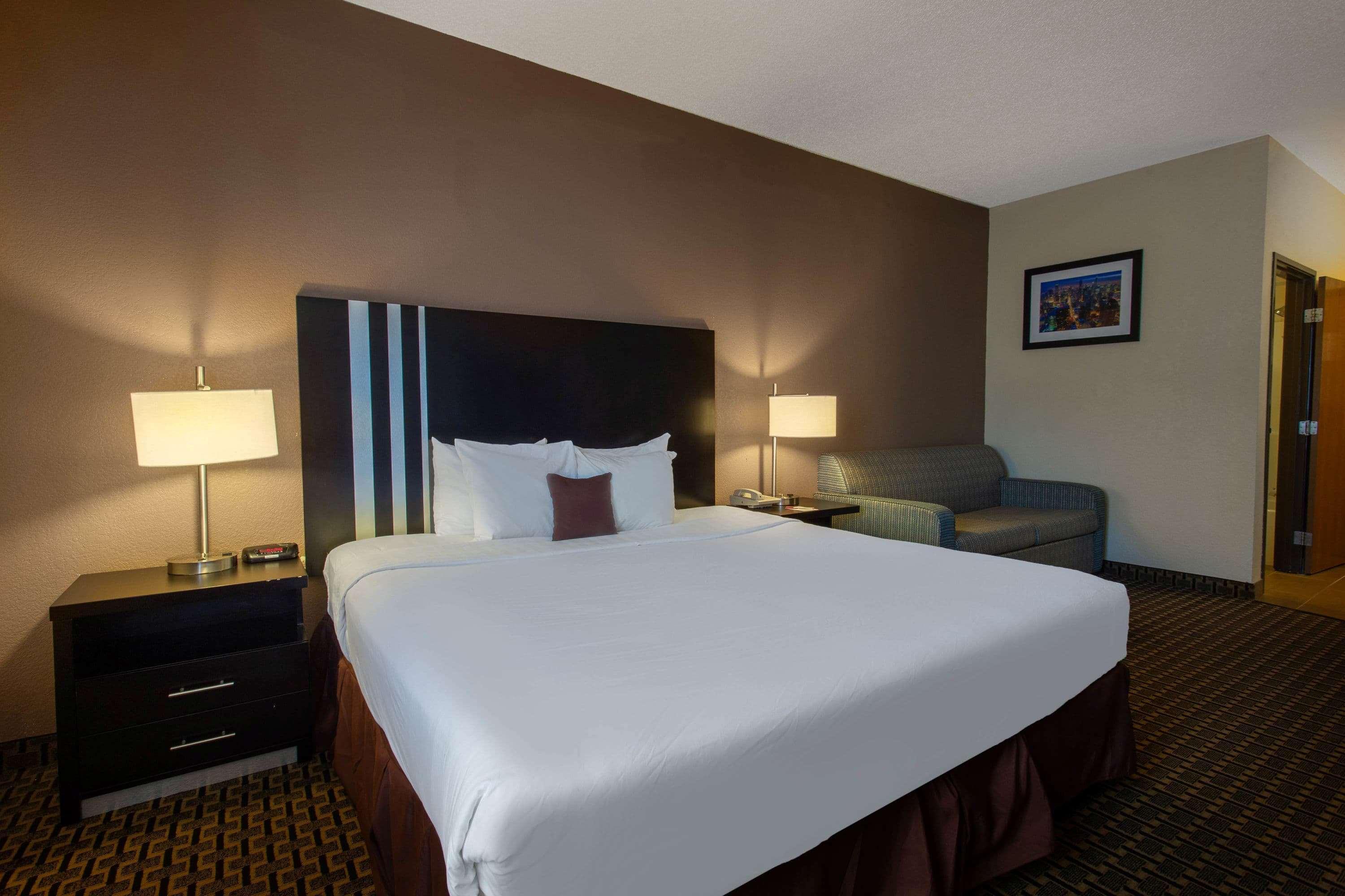 Ramada By Wyndham Glendale Heights/Lombard Hotel Exterior photo