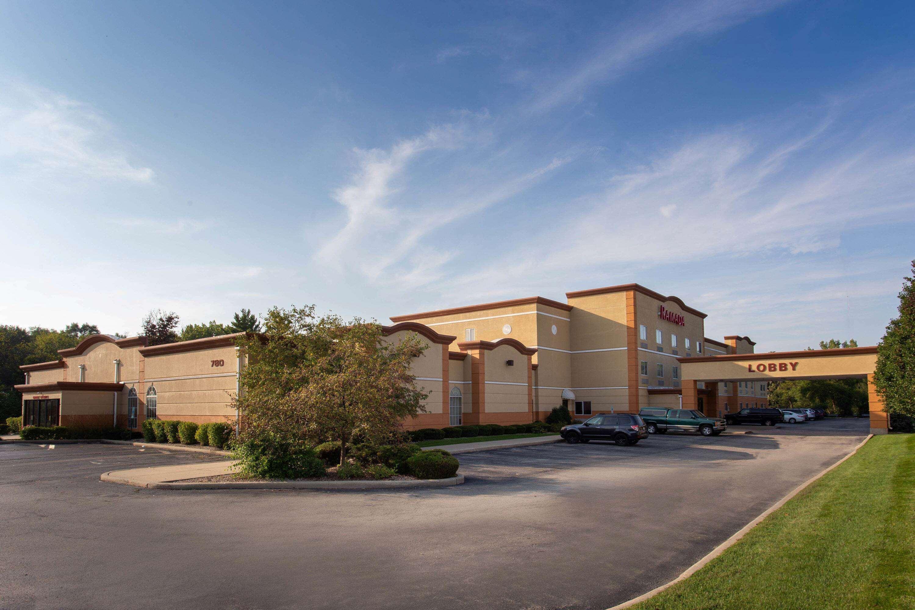 Ramada By Wyndham Glendale Heights/Lombard Hotel Exterior photo