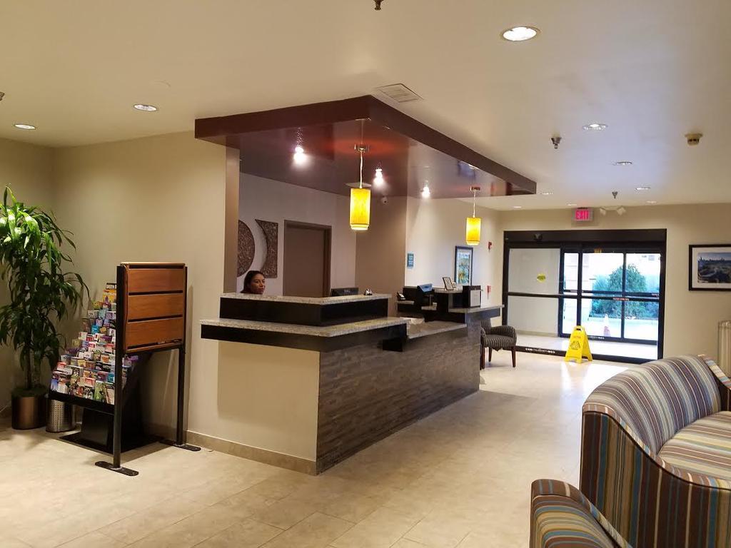 Ramada By Wyndham Glendale Heights/Lombard Hotel Exterior photo