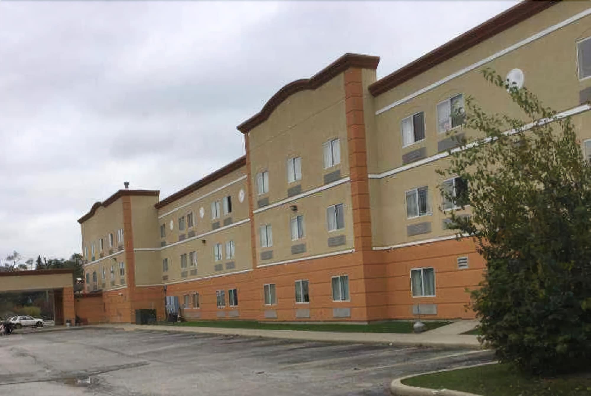 Ramada By Wyndham Glendale Heights/Lombard Hotel Exterior photo