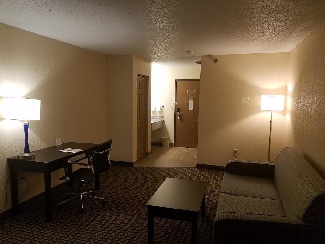 Ramada By Wyndham Glendale Heights/Lombard Hotel Exterior photo