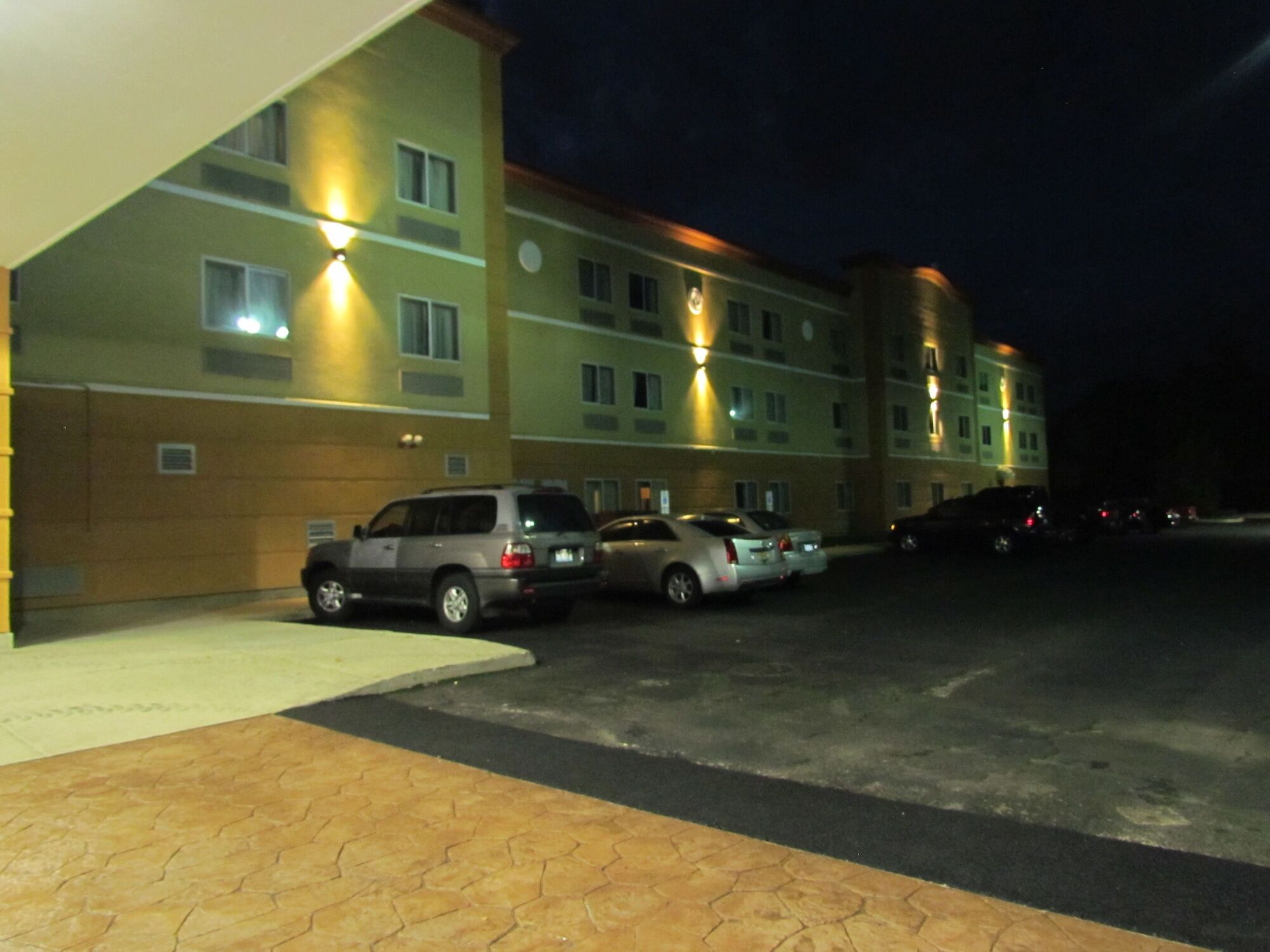 Ramada By Wyndham Glendale Heights/Lombard Hotel Exterior photo