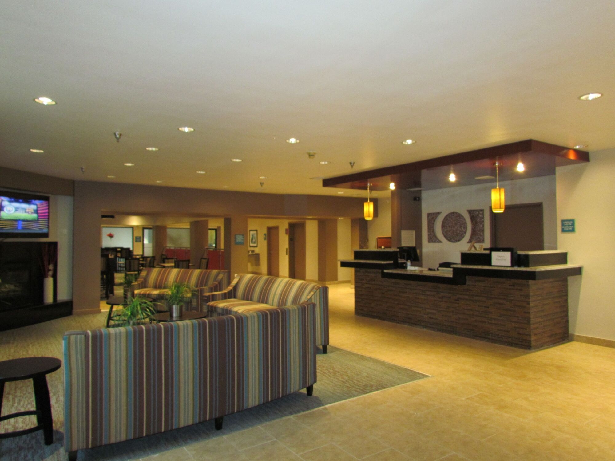 Ramada By Wyndham Glendale Heights/Lombard Hotel Exterior photo