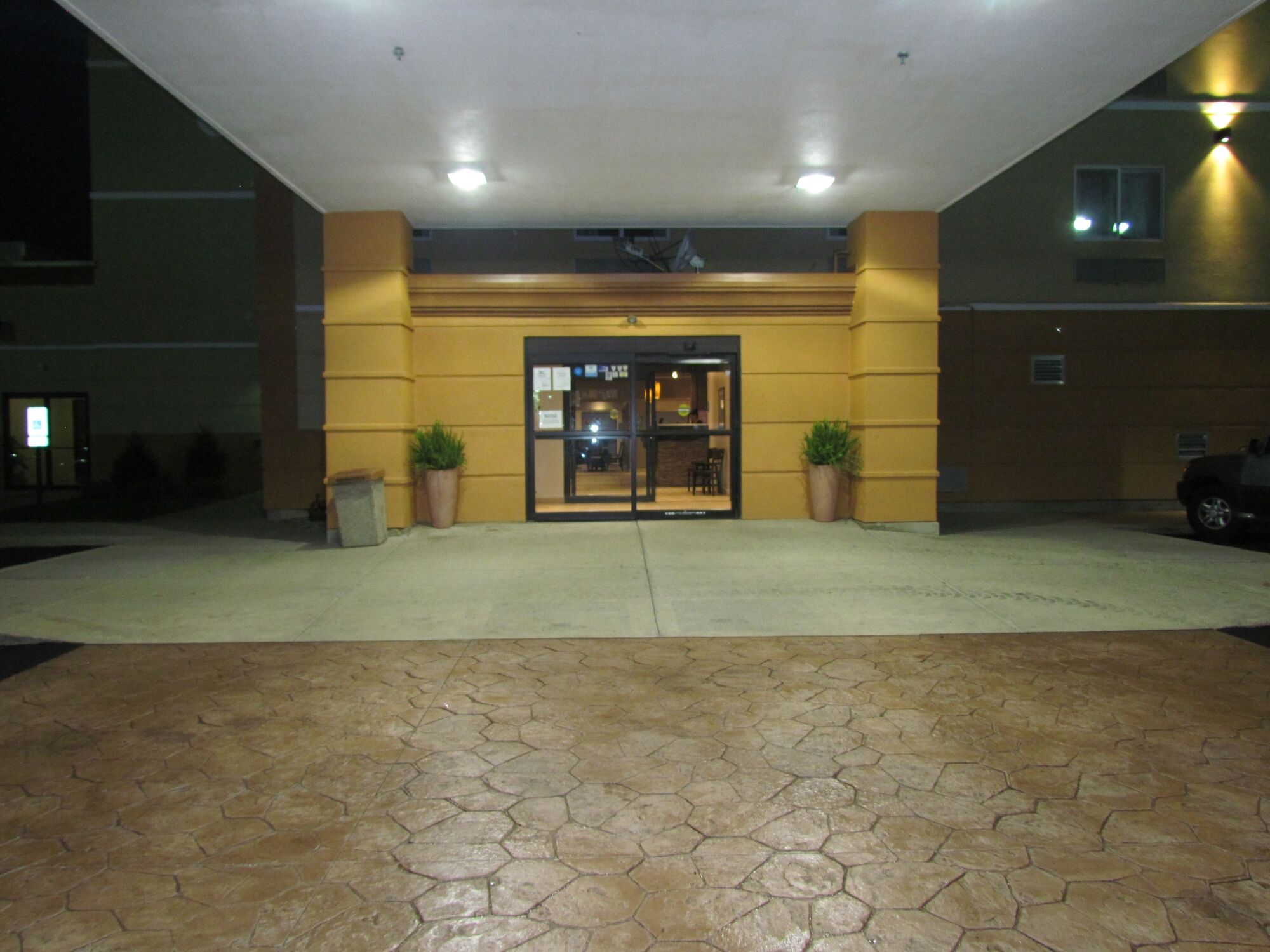 Ramada By Wyndham Glendale Heights/Lombard Hotel Exterior photo